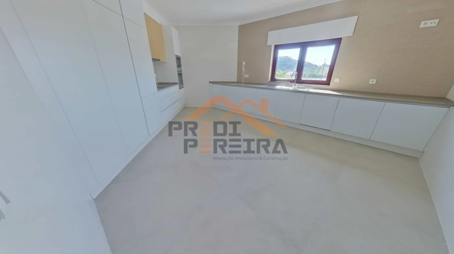 Apartamento T3 para Venda em Casal de Cambra Foto 9
