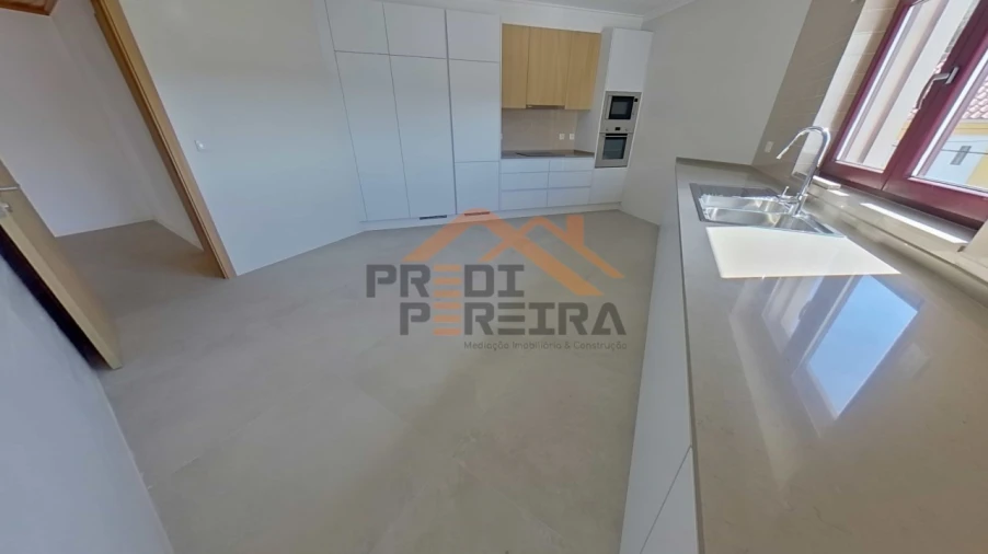 Apartamento T3 para Venda em Casal de Cambra Foto 10