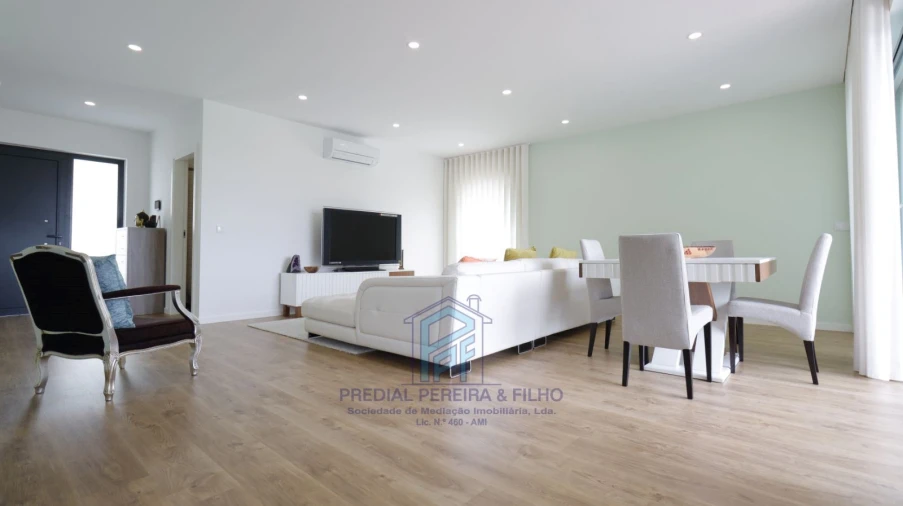 Moradia T3 para Venda em Grilo Foto 5
