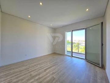Apartamento T3 para Venda em Carcavelos e Parede