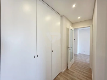 Apartamento T3 para Venda em Carcavelos e Parede