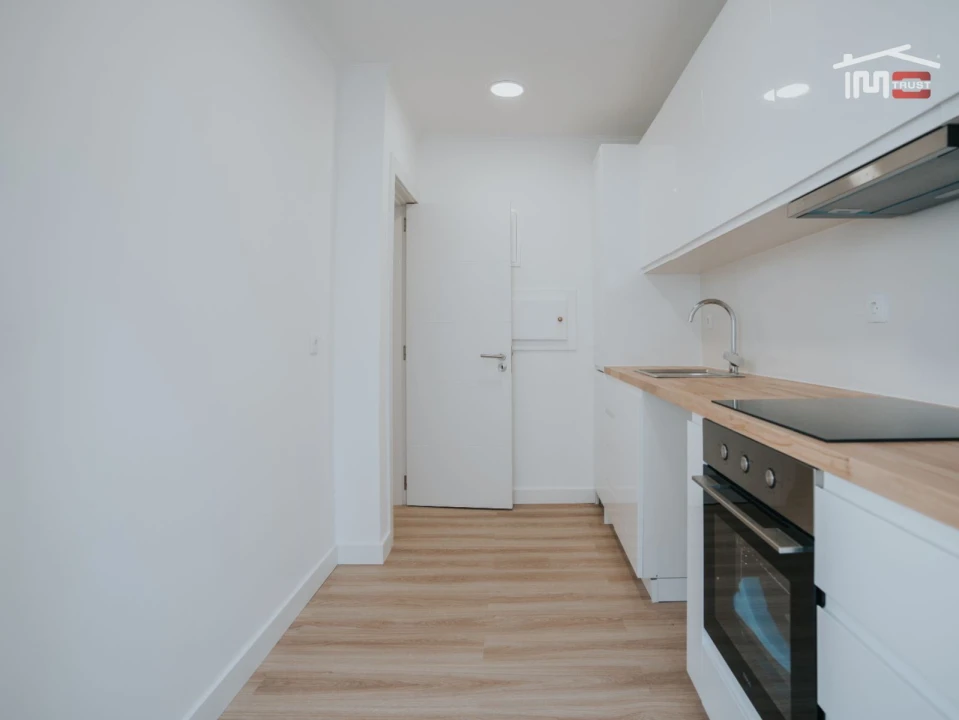 Apartamento T2 para Venda em Agualva e Mira-Sintra Foto 9