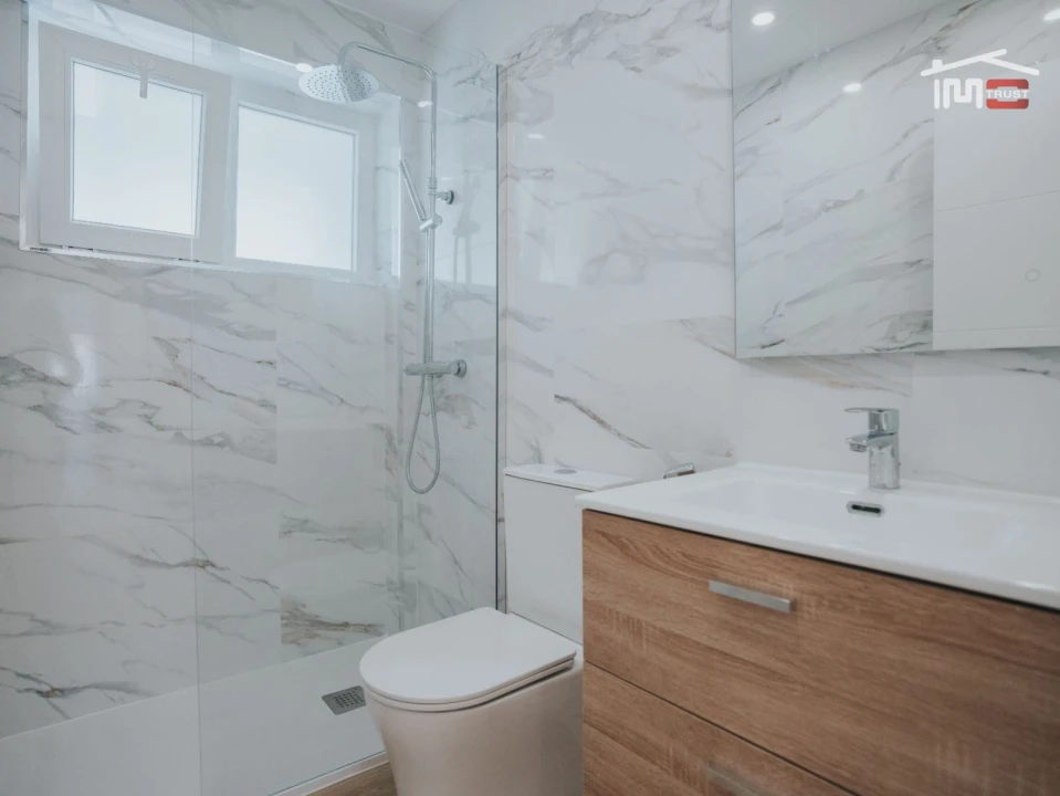 Apartamento T2 para Venda em Agualva e Mira-Sintra Foto 3