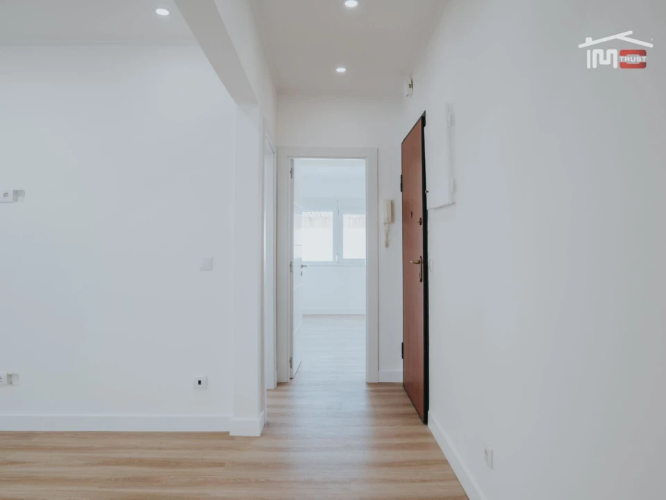Apartamento T2 para Venda em Agualva e Mira-Sintra Foto 16