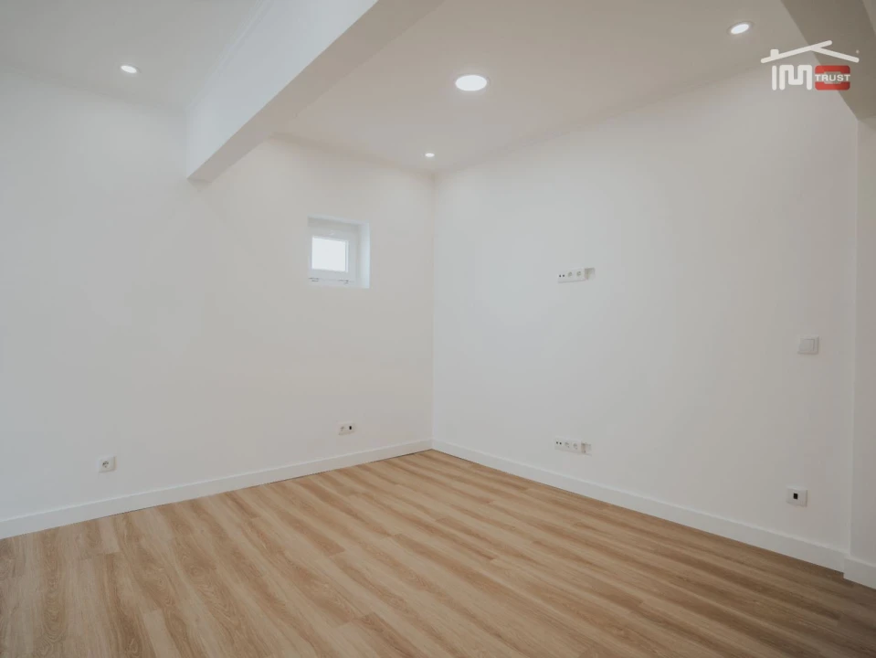 Apartamento T2 para Venda em Agualva e Mira-Sintra Foto 17