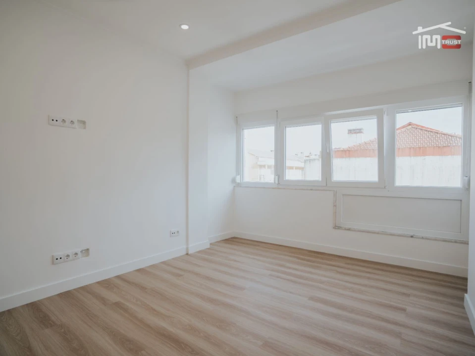 Apartamento T2 para Venda em Agualva e Mira-Sintra Foto 18