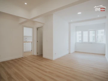 Apartamento T2 para Venda em Agualva e Mira-Sintra