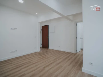 Apartamento T2 para Venda em Agualva e Mira-Sintra
