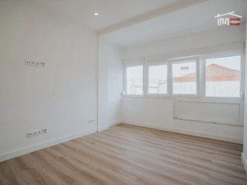 Apartamento T2 para Venda em Agualva e Mira-Sintra