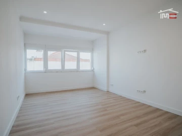 Apartamento T2 para Venda em Agualva e Mira-Sintra