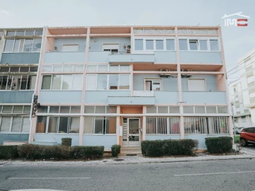 Apartamento T2 para Venda em Agualva e Mira-Sintra
