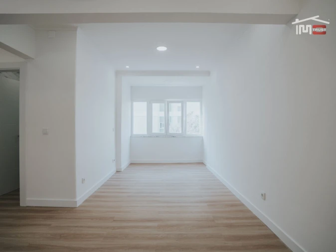 Apartamento T2 para Venda em Agualva e Mira-Sintra Foto 12
