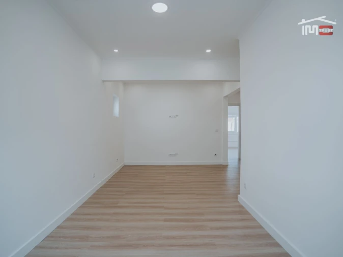 Apartamento T2 para Venda em Agualva e Mira-Sintra Foto 13