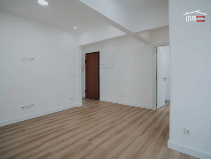 Apartamento T2 para Venda em Agualva e Mira-Sintra Foto 6