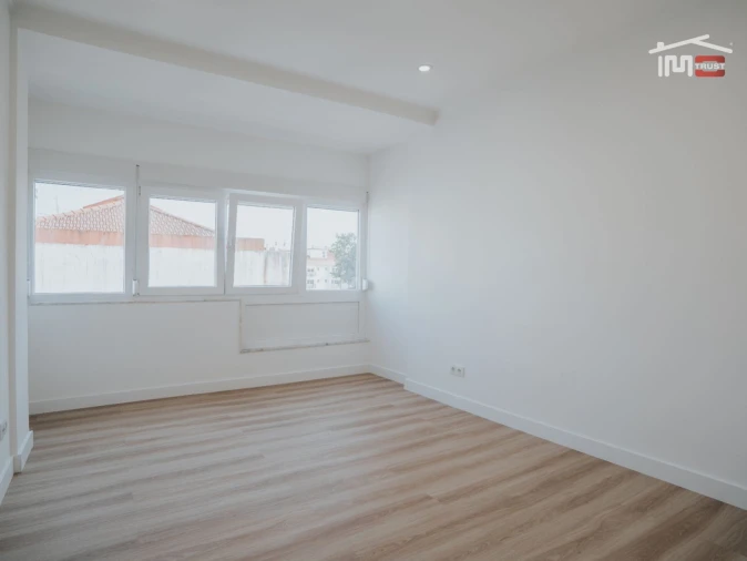 Apartamento T2 para Venda em Agualva e Mira-Sintra Foto 4