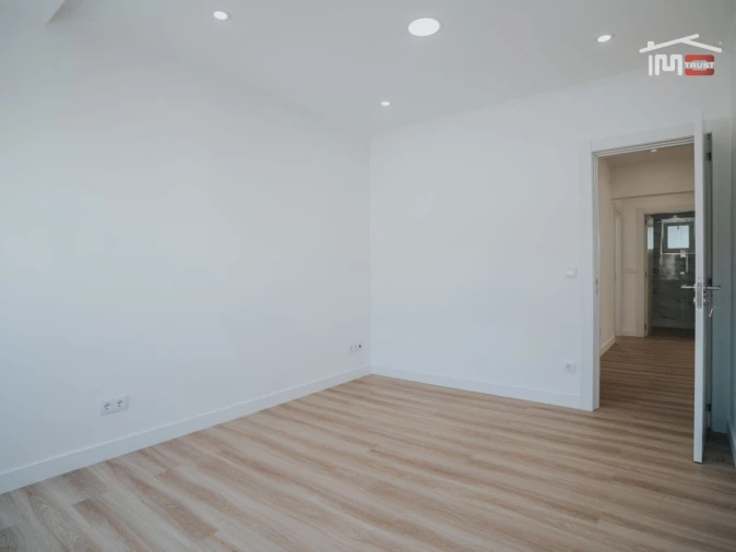 Apartamento T2 para Venda em Agualva e Mira-Sintra Foto 19