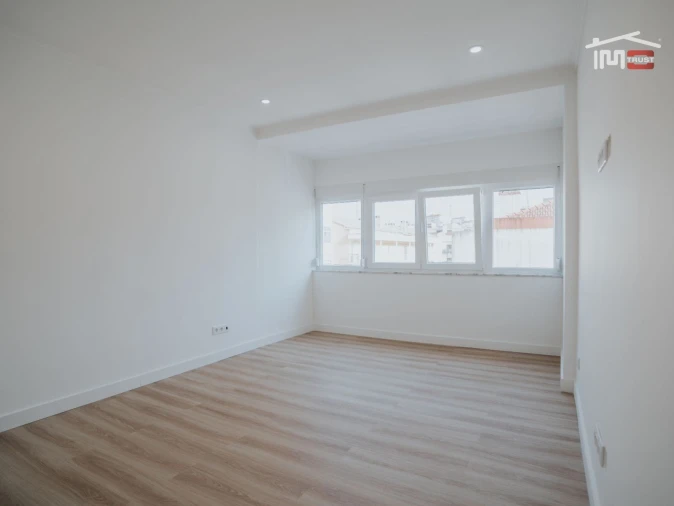 Apartamento T2 para Venda em Agualva e Mira-Sintra Foto 20