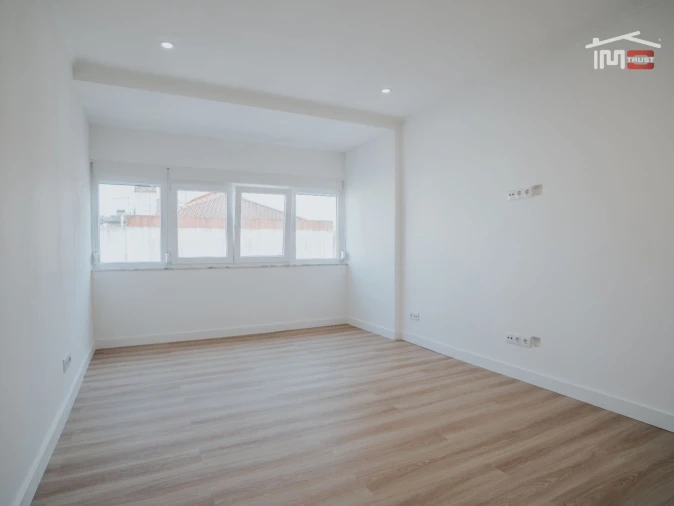 Apartamento T2 para Venda em Agualva e Mira-Sintra Foto 21