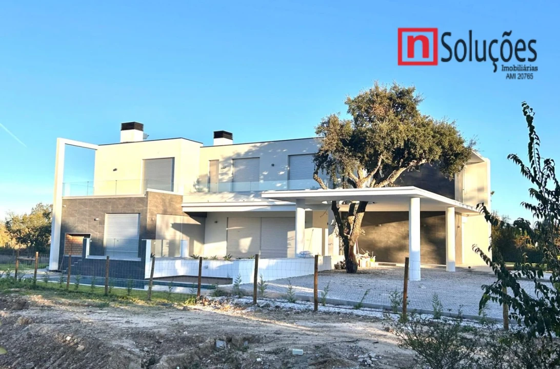 Moradia T6 para Venda em Santo Estêvão Foto 5