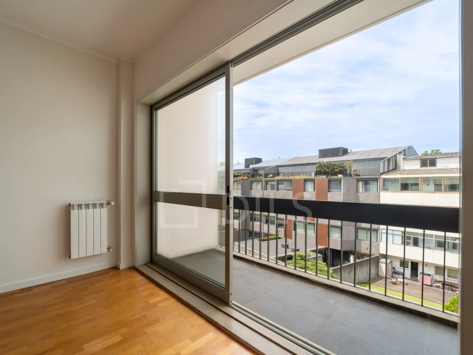 Apartamento T4 para Arrendamento em Aldoar, Foz do Douro e Nevogilde Foto 3