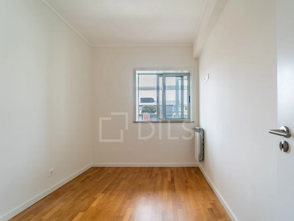 Apartamento T4 para Arrendamento em Aldoar, Foz do Douro e Nevogilde Foto 6