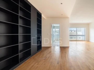 Apartamento T4 para Arrendamento em Aldoar, Foz do Douro e Nevogilde