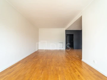 Apartamento T4 para Arrendamento em Aldoar, Foz do Douro e Nevogilde