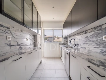 Apartamento T4 para Arrendamento em Aldoar, Foz do Douro e Nevogilde