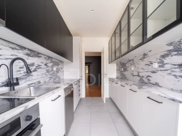 Apartamento T4 para Arrendamento em Aldoar, Foz do Douro e Nevogilde