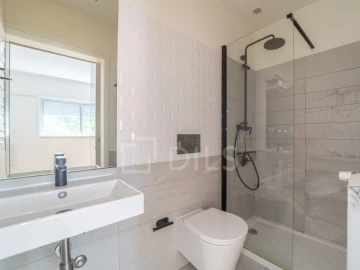 Apartamento T4 para Arrendamento em Aldoar, Foz do Douro e Nevogilde