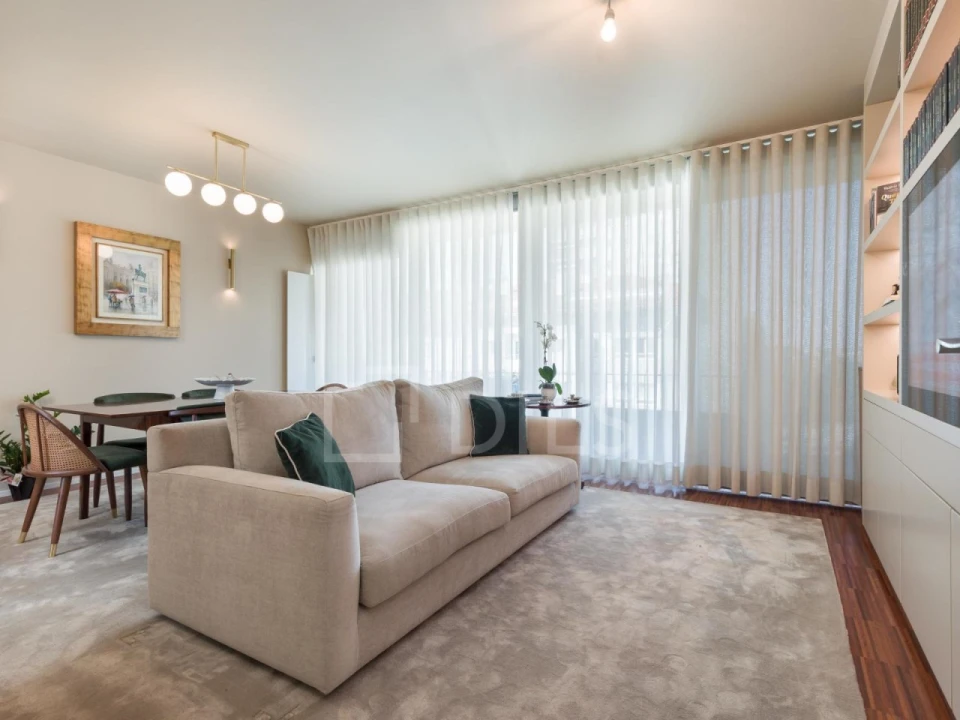 Apartamento T2 para Venda em Lordelo do Ouro e Massarelos Foto 1