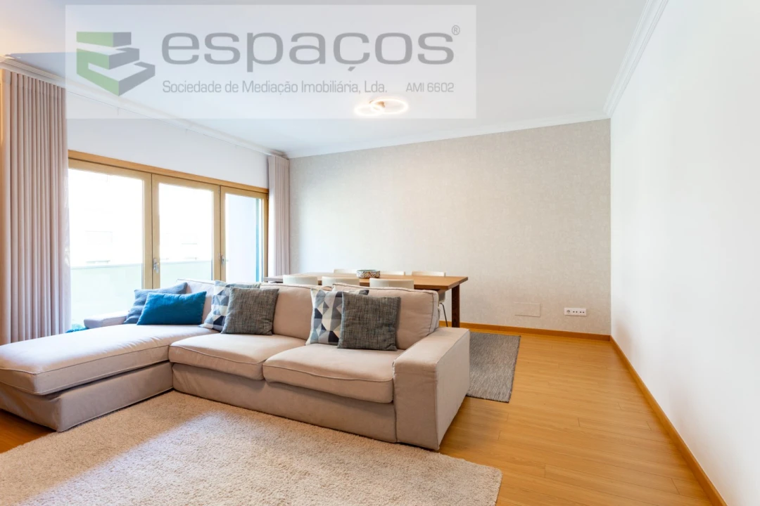 Apartamento T4 para Venda em Santa Iria de Azoia, São João da Talha e Bobadela Foto 3