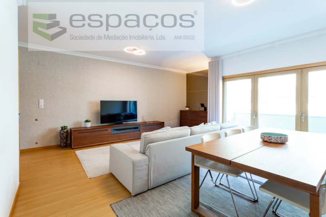Apartamento T4 para Venda em Santa Iria de Azoia, São João da Talha e Bobadela Foto 1