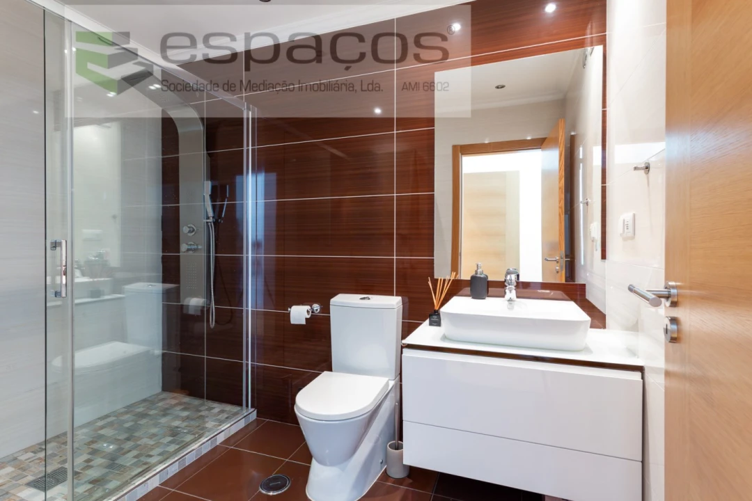 Apartamento T4 para Venda em Santa Iria de Azoia, São João da Talha e Bobadela Foto 34