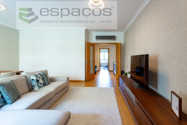 Apartamento T4 para Venda em Santa Iria de Azoia, São João da Talha e Bobadela Foto 6