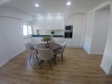 Apartamento T3 para Venda em Benfica