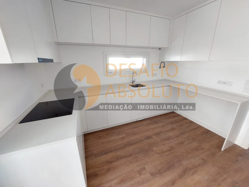 Apartamento T2 para Venda em Fernao Ferro Foto 3