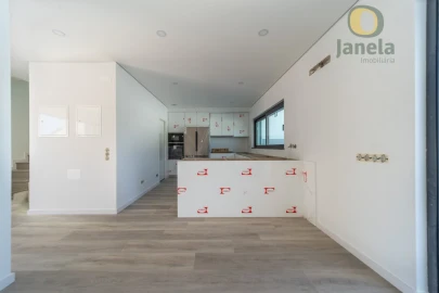 Moradia T3 para Venda em Montenegro