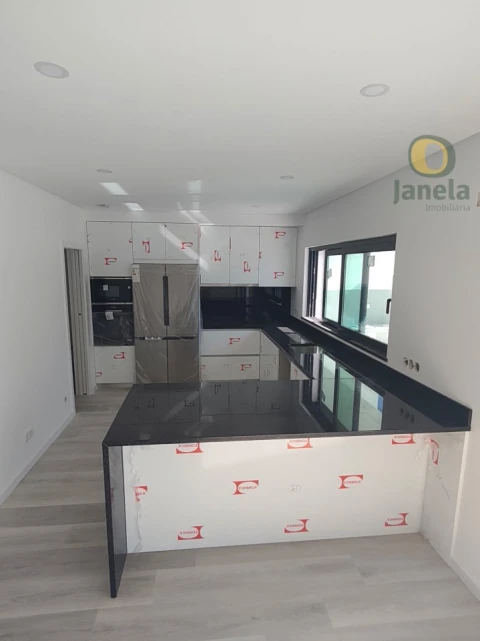 Moradia T3 para Venda em Montenegro