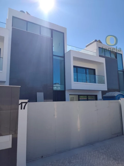 Moradia T3 para Venda em Montenegro