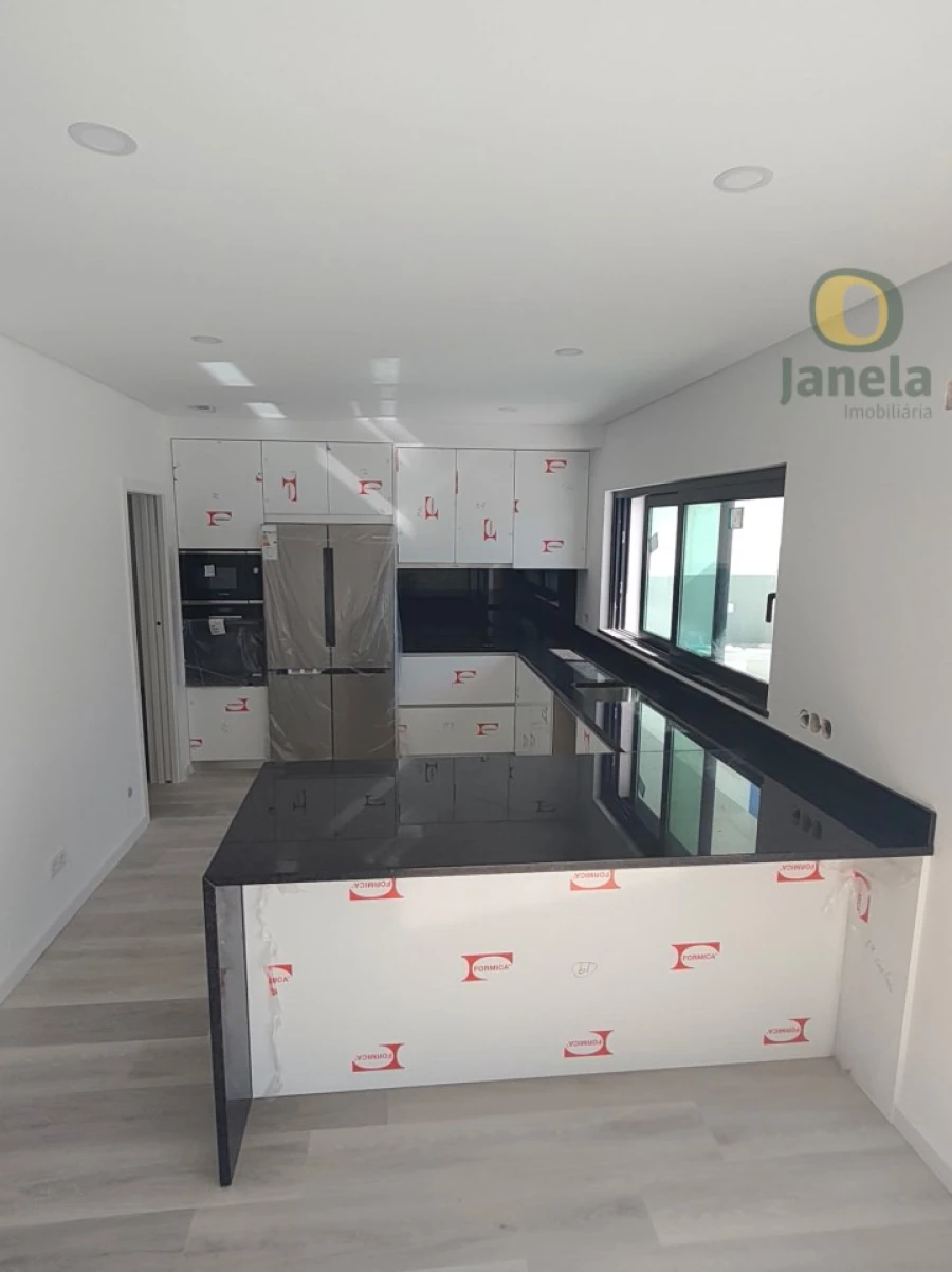 Moradia T3 para Venda em Montenegro Foto 35