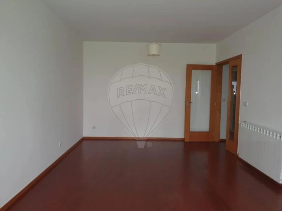 Apartamento T2 para Venda em Oliveira do Douro Foto 1