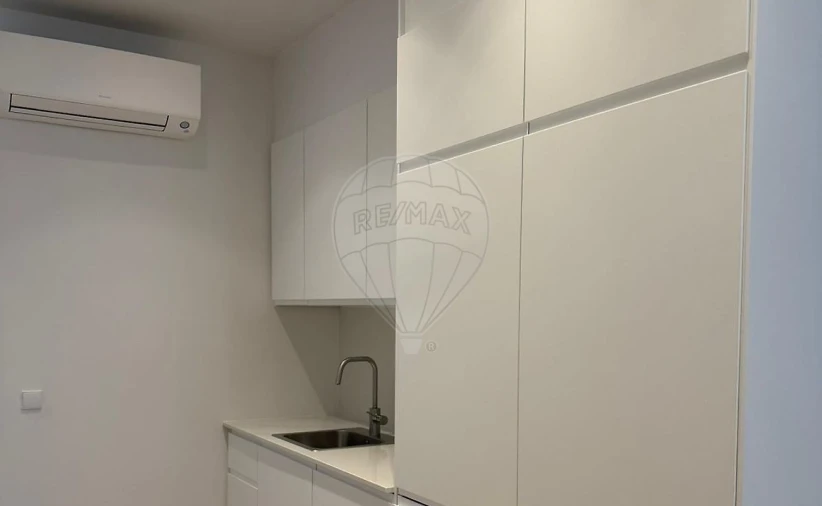 Apartamento T1 para Venda em Campo de Ourique Foto 5