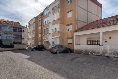 Apartamento T2 para Venda em Carregado e Cadafais