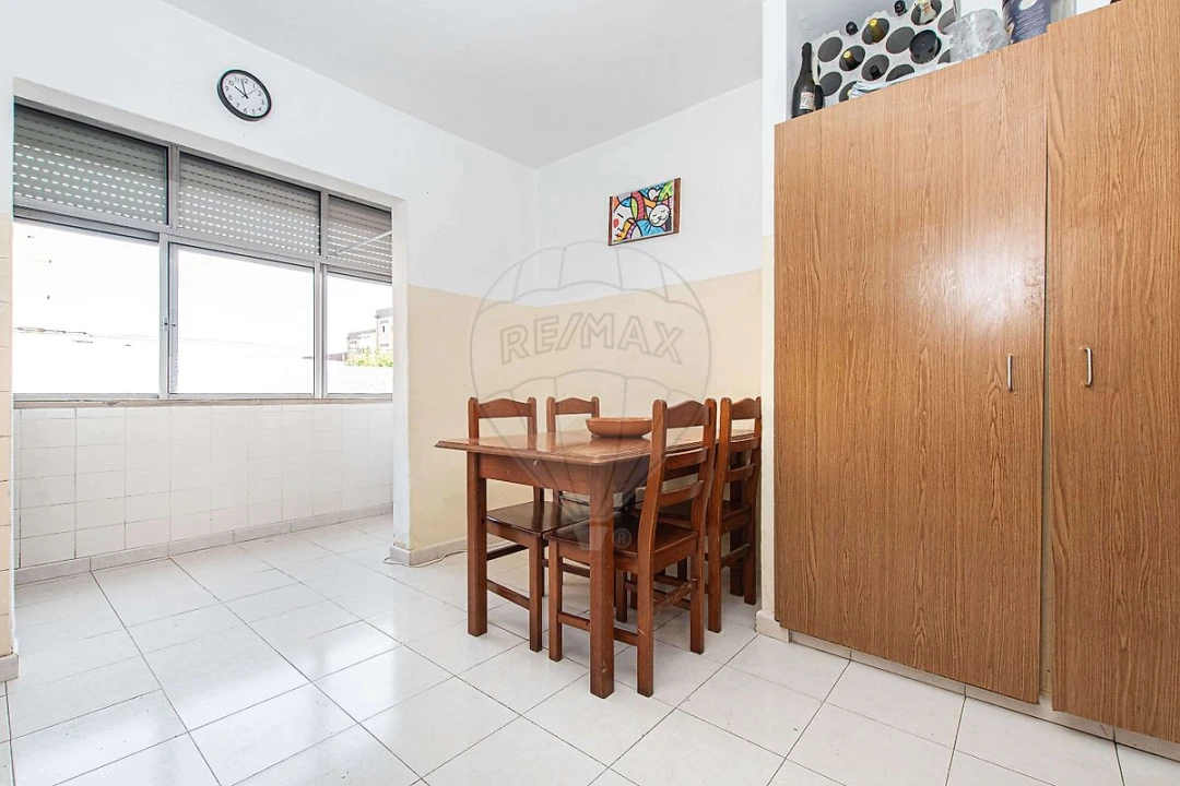 Apartamento T2 para Venda em Carregado e Cadafais Foto 11