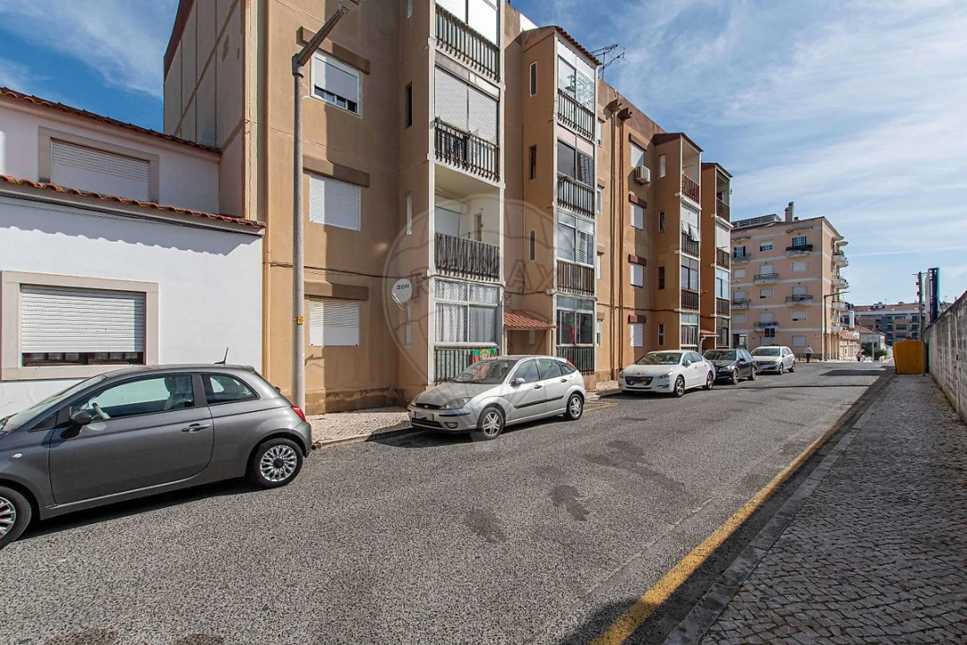 Apartamento T2 para Venda em Carregado e Cadafais Foto 3