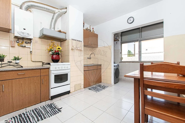 Apartamento T2 para Venda em Carregado e Cadafais Foto 14