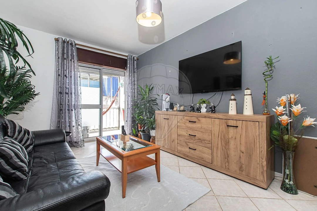 Apartamento T2 para Venda em Carregado e Cadafais Foto 8