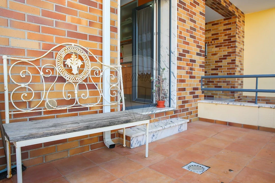 Apartamento T2 para Venda em Arruda dos Vinhos Foto 9