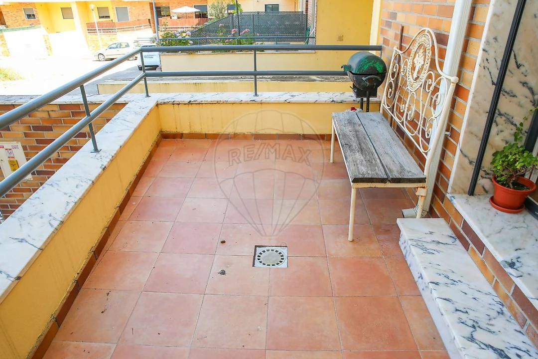 Apartamento T2 para Venda em Arruda dos Vinhos Foto 4